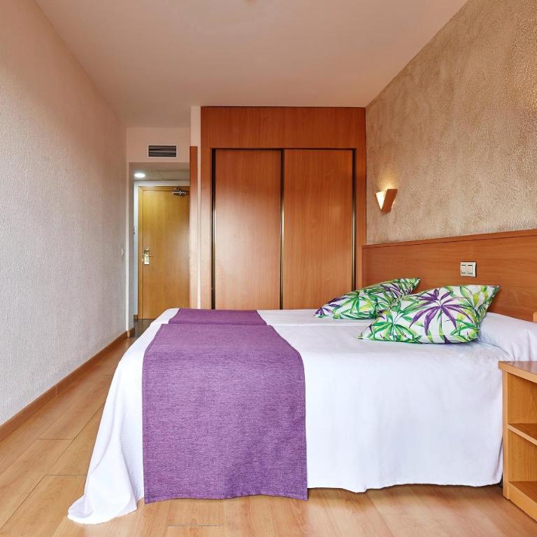 Hotel Samba - Habitación Familiar (3 adultos + 2 niños) - 4
