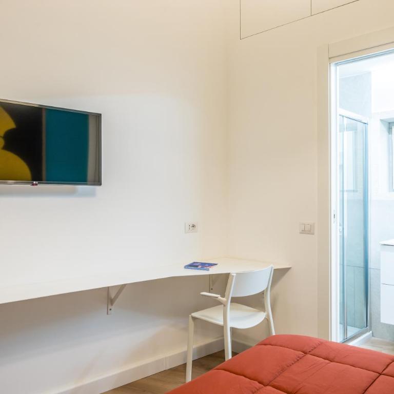 Lioy 25 by Napoliapartments - Camera Matrimoniale con Bagno Privato - 8