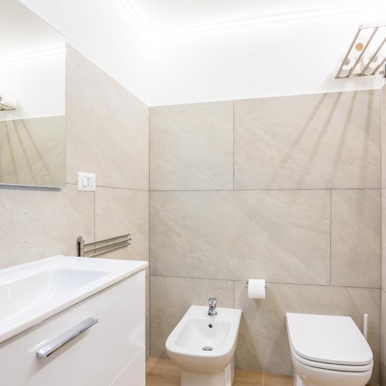 Lioy 25 by Napoliapartments - Camera Matrimoniale con Bagno Privato - 12