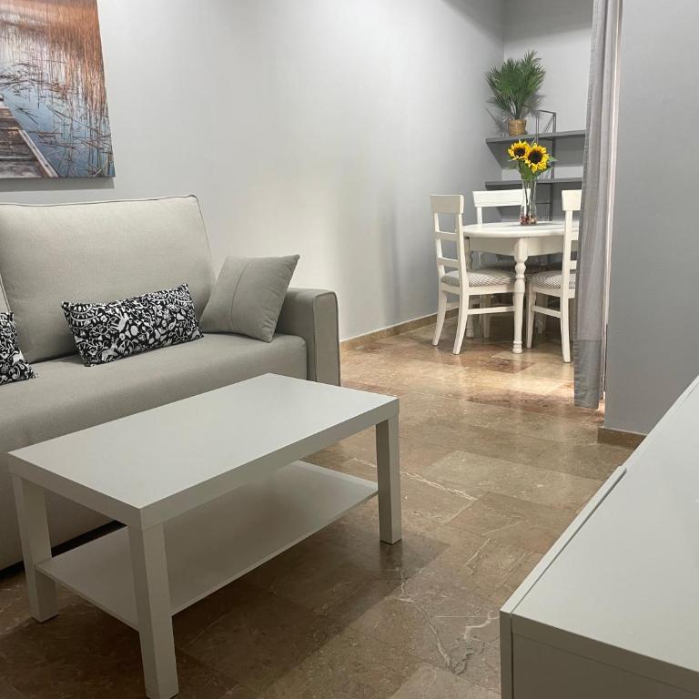PISO EN EL CENTRO DE HUELVA SILENCIOSO Y CON GRAN PATIO, Calle La Paz - Apartamento Superior - 2