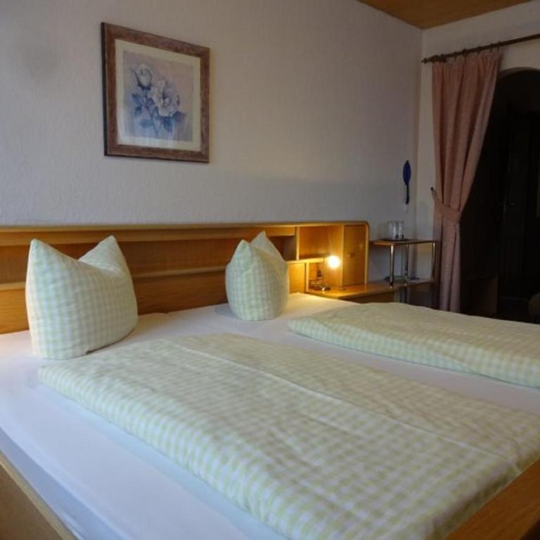 Gästehaus Böck in Roßhaupten - Doppel- oder Zweibettzimmer - 2
