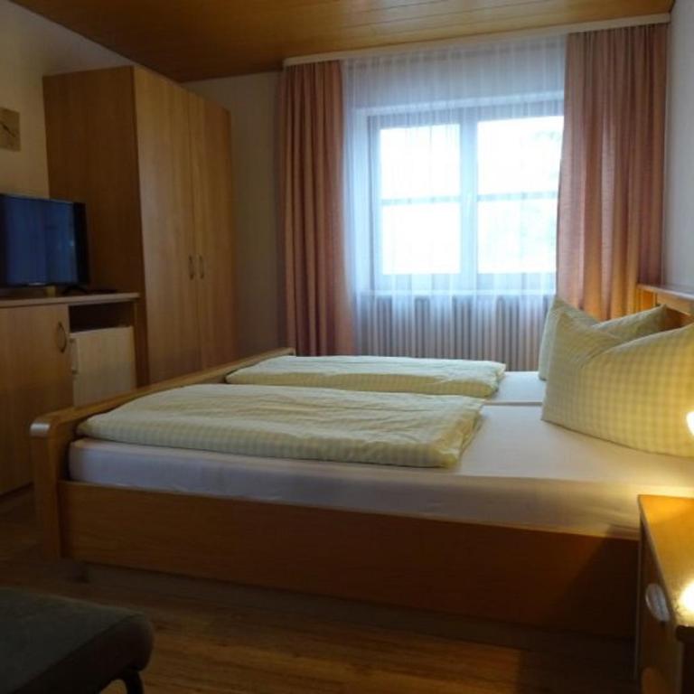 Gästehaus Böck in Roßhaupten - Doppel- oder Zweibettzimmer - 3