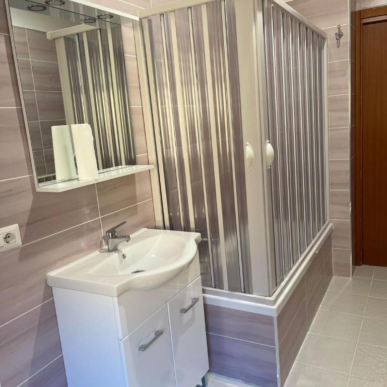 Giovi's Apartments HOME AURIS - Appartamento con 2 Camere da Letto - 13