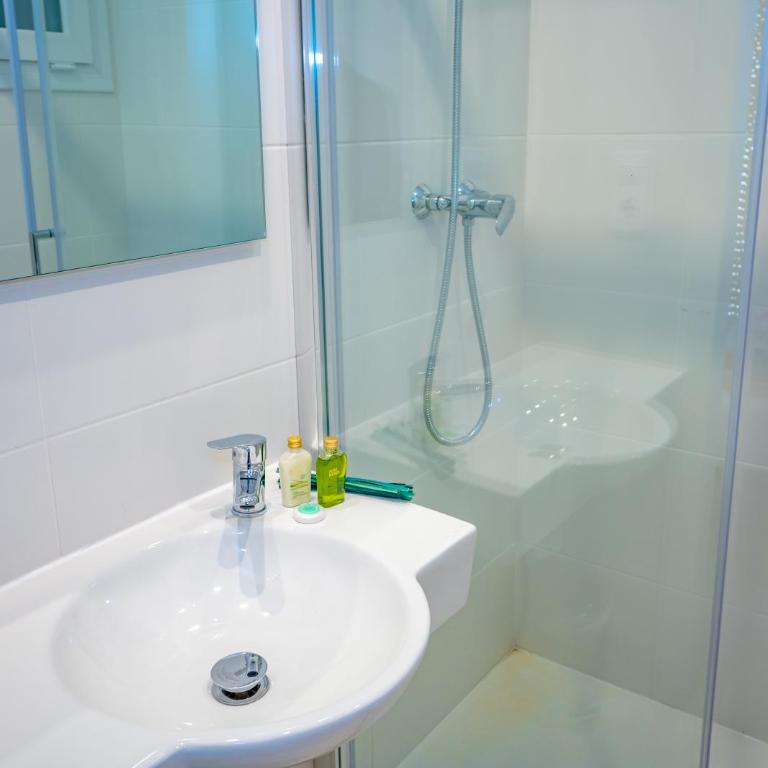 Agi Gloria Rooms - Habitación Doble con ducha - 2 camas - 22