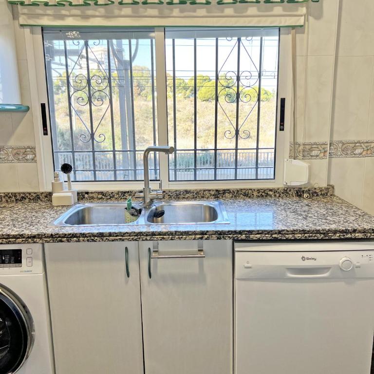 A 100m de la playa. 2 hab. A/C - Apartamento de 2 dormitorios - 21