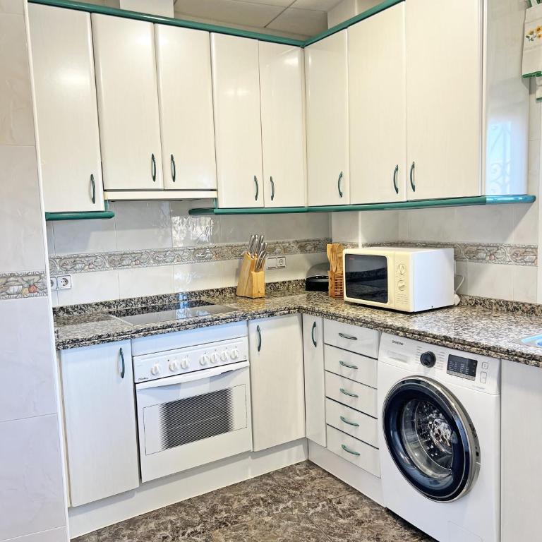 A 100m de la playa. 2 hab. A/C - Apartamento de 2 dormitorios - 22