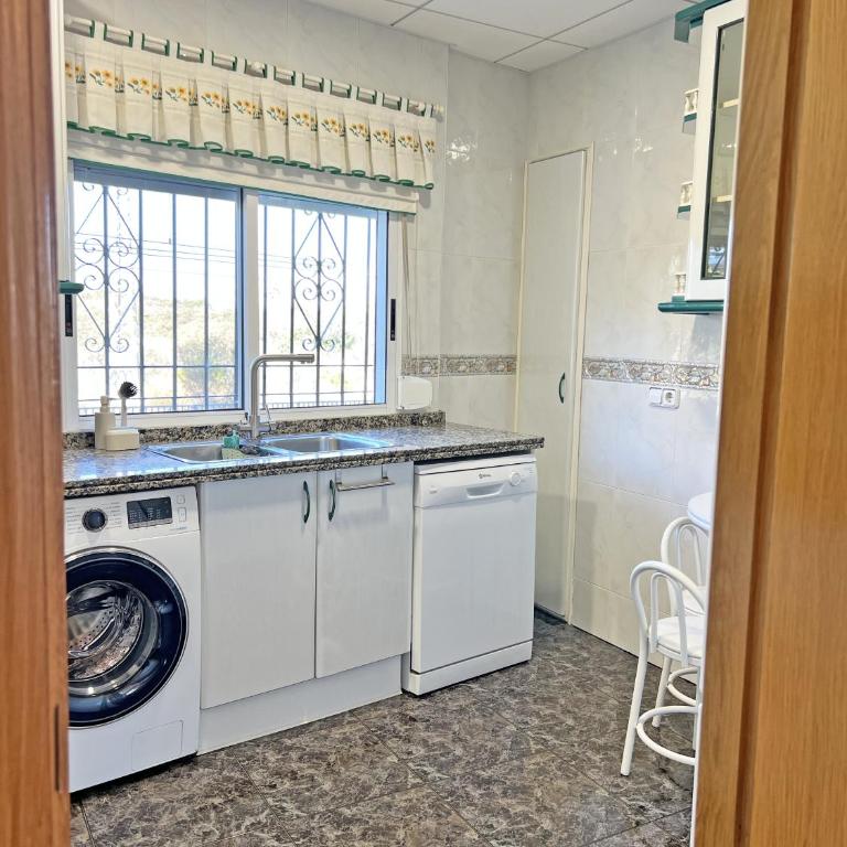 A 100m de la playa. 2 hab. A/C - Apartamento de 2 dormitorios - 24