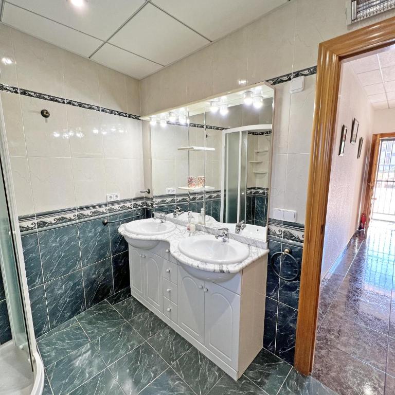 A 100m de la playa. 2 hab. A/C - Apartamento de 2 dormitorios - 31