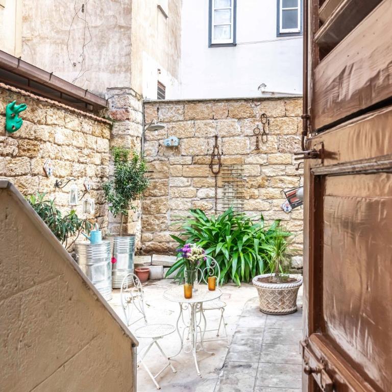GuestHost - Near Palermo's Historic Heart - Apt with Courtyard - Appartamento con 2 Camere da Letto - 13