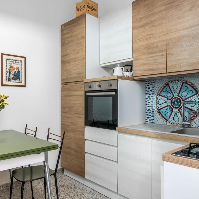 GuestHost - Near Palermo's Historic Heart - Apt with Courtyard - Appartamento con 2 Camere da Letto - 5