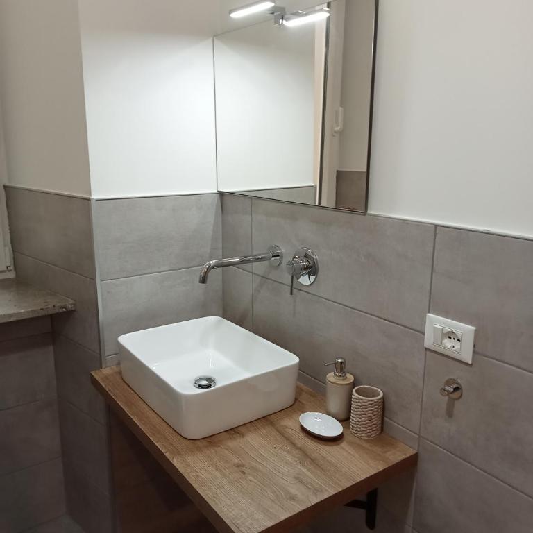 Fenix Rooms - Camera Matrimoniale con Bagno Privato - 9
