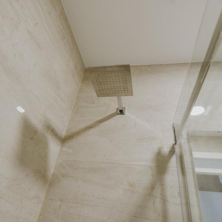 Lux City Apartments & Rooms - Deluks Dvokrevetna Soba s Bračnim Krevetom (2 odrasle osobe + 1 dete) - 5