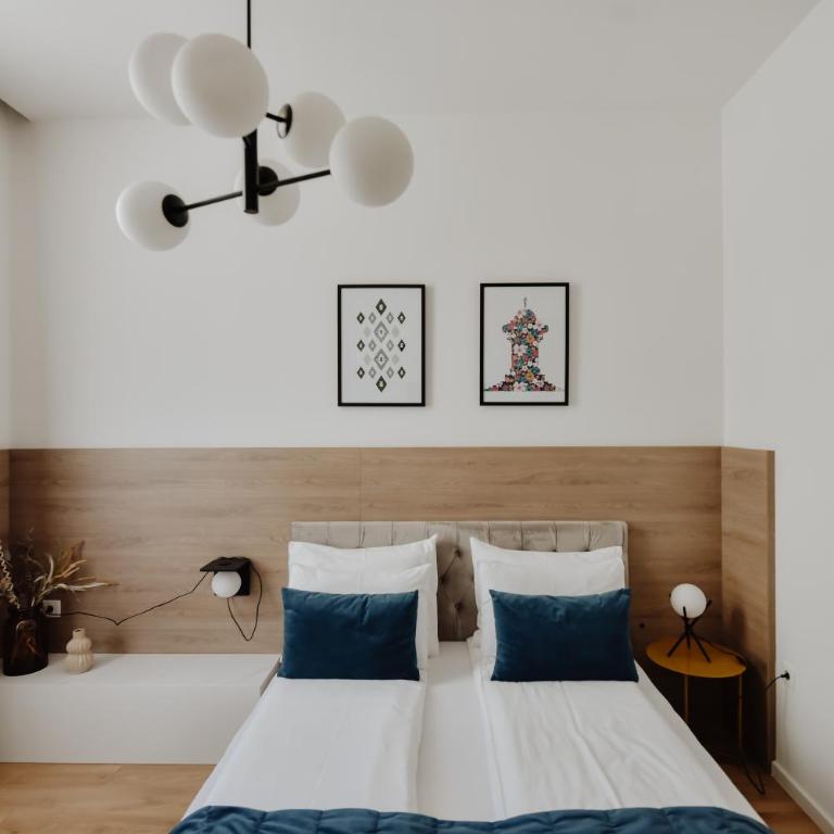 Lux City Apartments & Rooms - Deluks Dvokrevetna Soba s Bračnim Krevetom (2 odrasle osobe + 1 dete) - 6