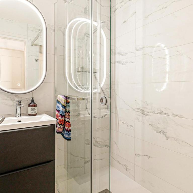 Amazing Apartment In Cannes With House Sea View - Appartement 1 Chambre - 12