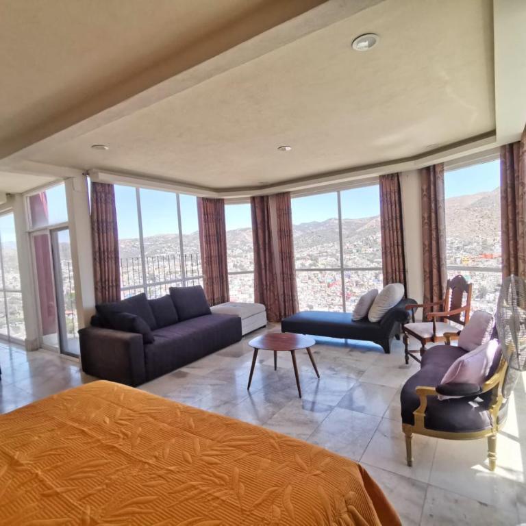 La Vista - Suite with City View - 7