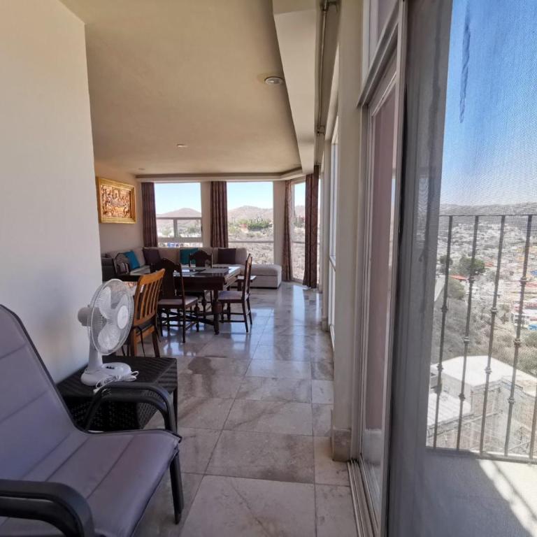 La Vista - Suite with City View - 8
