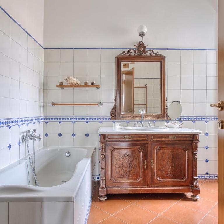Balilla30; Spacious 2 BR APT next to city center - Appartamento con 2 Camere da Letto - 32