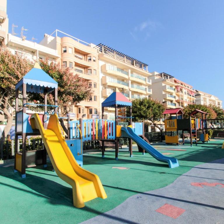 4 Bedroom Pet Friendly Apartment In Estepona - Apartamento con 4 dormitorios - 6