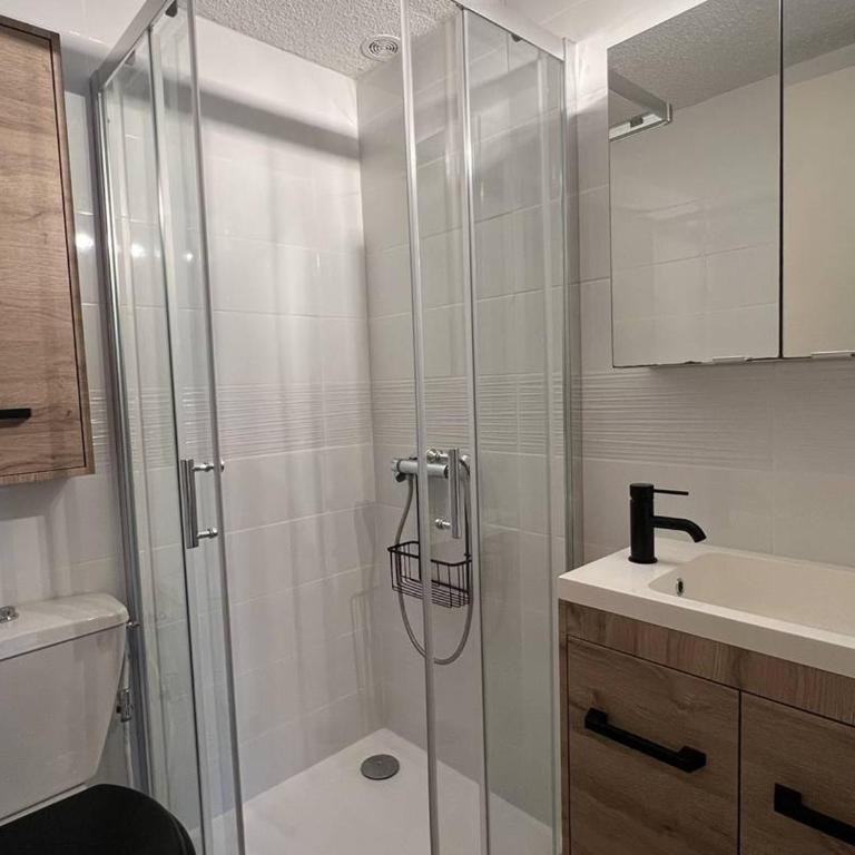 Villa T3 avec terrasse, 6 couchages, proche plage et commerces, quartier calme, parking privé - FR-1-81-365 - Villa - 5
