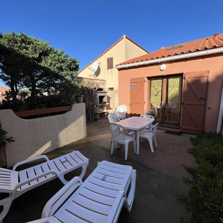 Villa T3 avec terrasse, 6 couchages, proche plage et commerces, quartier calme, parking privé - FR-1-81-365 - Villa - 6