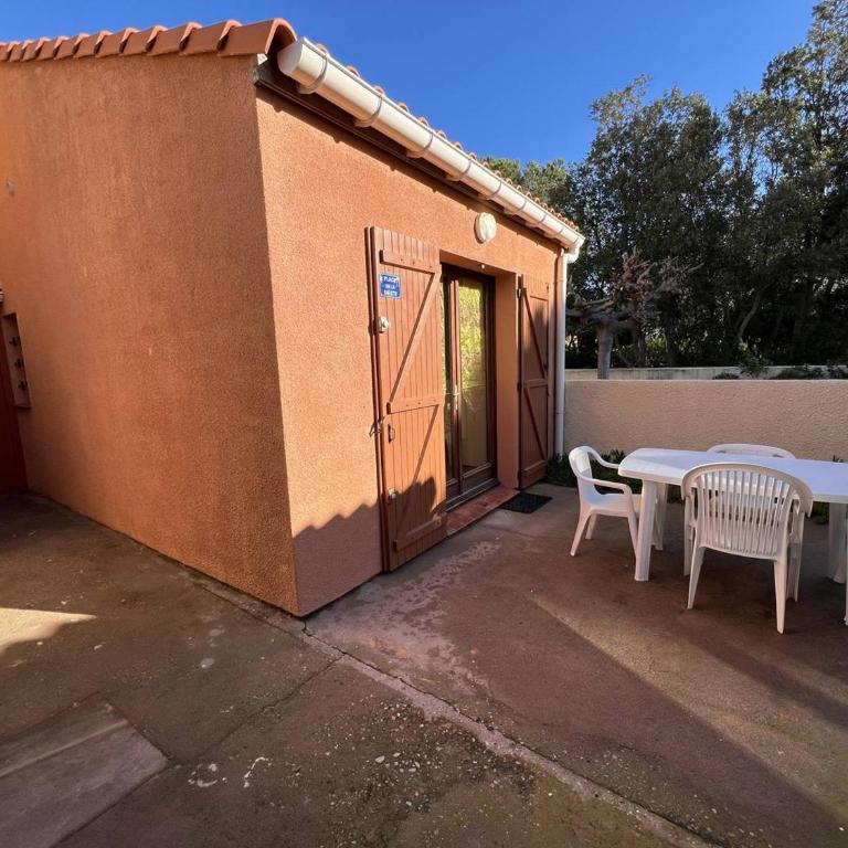Villa T3 avec terrasse, 6 couchages, proche plage et commerces, quartier calme, parking privé - FR-1-81-365 - Villa - 7