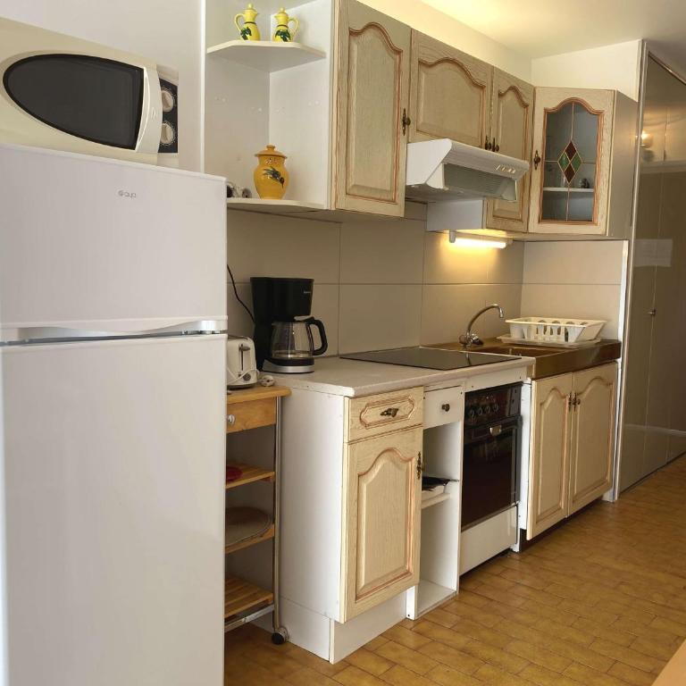 Grand T1 climatisé avec garage privatif proche des Thermes - Terrasse ensoleillée - FR-1-553-52 - Apartment (2 Adults) - 10