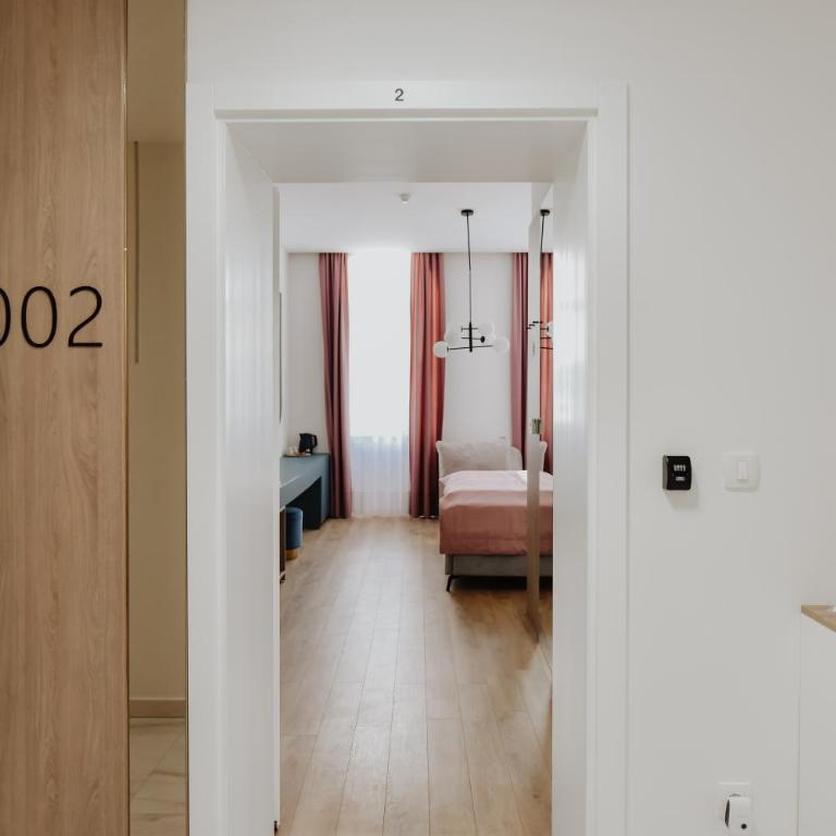 Lux City Apartments & Rooms - Deluks Dvokrevetna Soba sa Bračnim Krevetom - 8