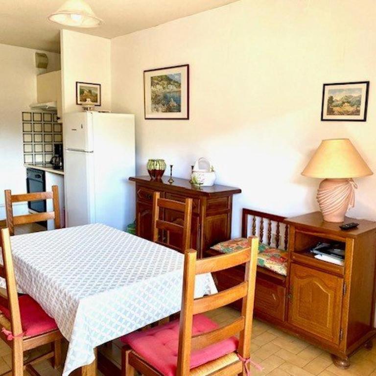 Appartement F2 avec balcon à Amélie-les-Bains - 2 couchages, animaux acceptés, bien équipé - Apartment mit 1 Schlafzimmer - 3