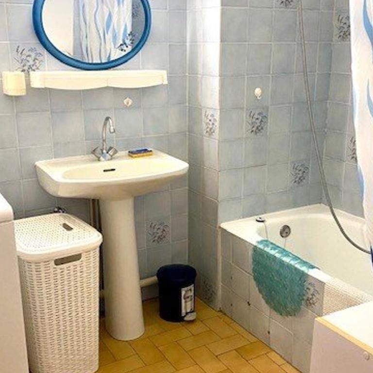 Appartement F2 avec balcon à Amélie-les-Bains - 2 couchages, animaux acceptés, bien équipé - Apartment mit 1 Schlafzimmer - 6