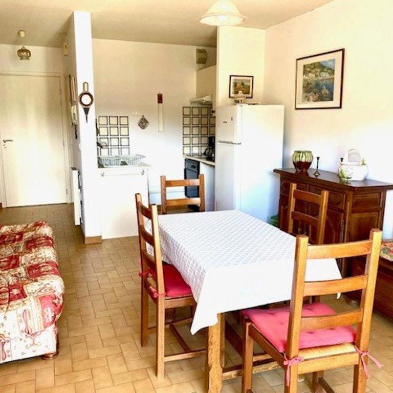 Appartement F2 avec balcon à Amélie-les-Bains - 2 couchages, animaux acceptés, bien équipé - Apartment mit 1 Schlafzimmer - 8