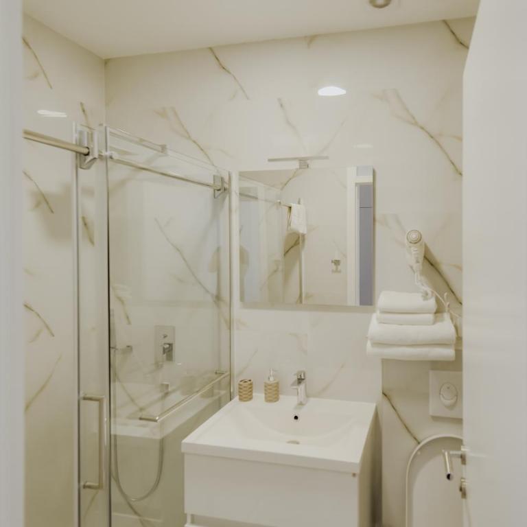 Lux City Apartments & Rooms - Deluks Dvokrevetna Soba sa Bračnim Krevetom - 10