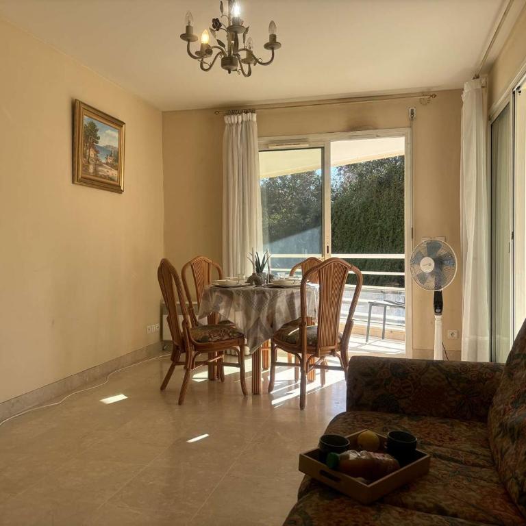 Appartement 2P à Juan les Pins : emplacement idéal, parking, terrasses, proche plage et commerces - FR-1-252-188 - Appartement - 1