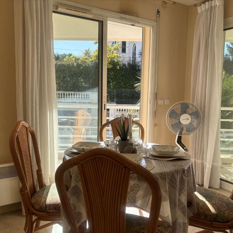 Appartement 2P à Juan les Pins : emplacement idéal, parking, terrasses, proche plage et commerces - FR-1-252-188 - Appartement - 5