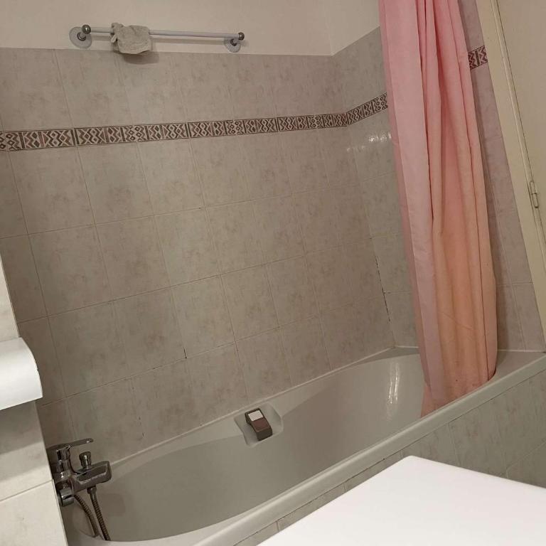 Appartement 2P à Juan les Pins : emplacement idéal, parking, terrasses, proche plage et commerces - FR-1-252-188 - Appartement - 10