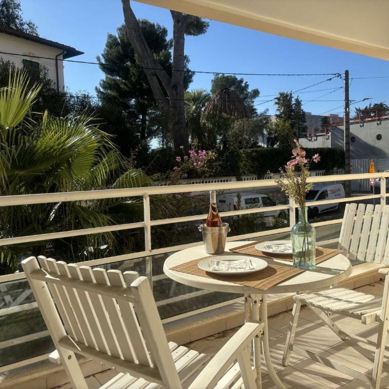 Appartement 2P à Juan les Pins : emplacement idéal, parking, terrasses, proche plage et commerces - FR-1-252-188 - Appartement - 13