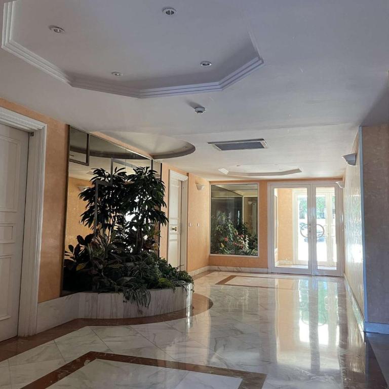Appartement 2P à Juan les Pins : emplacement idéal, parking, terrasses, proche plage et commerces - FR-1-252-188 - Appartement - 14