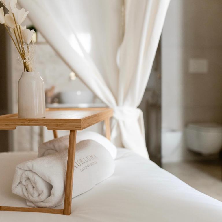 Aurluna Luxury Suites - Suite with Terrace - 24