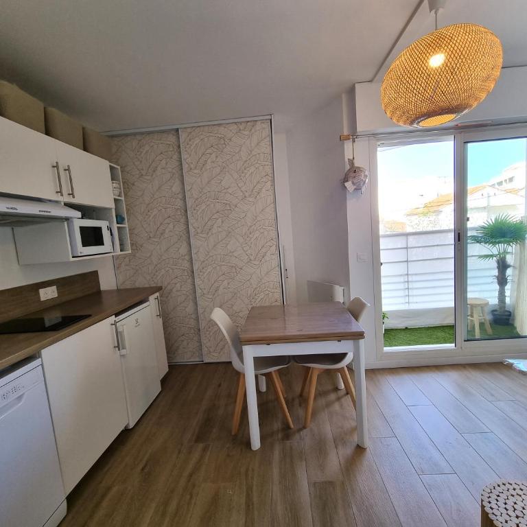 FREJUS PLAGE, 30 mètres de la plage, tout à pieds ! - Studio - 5
