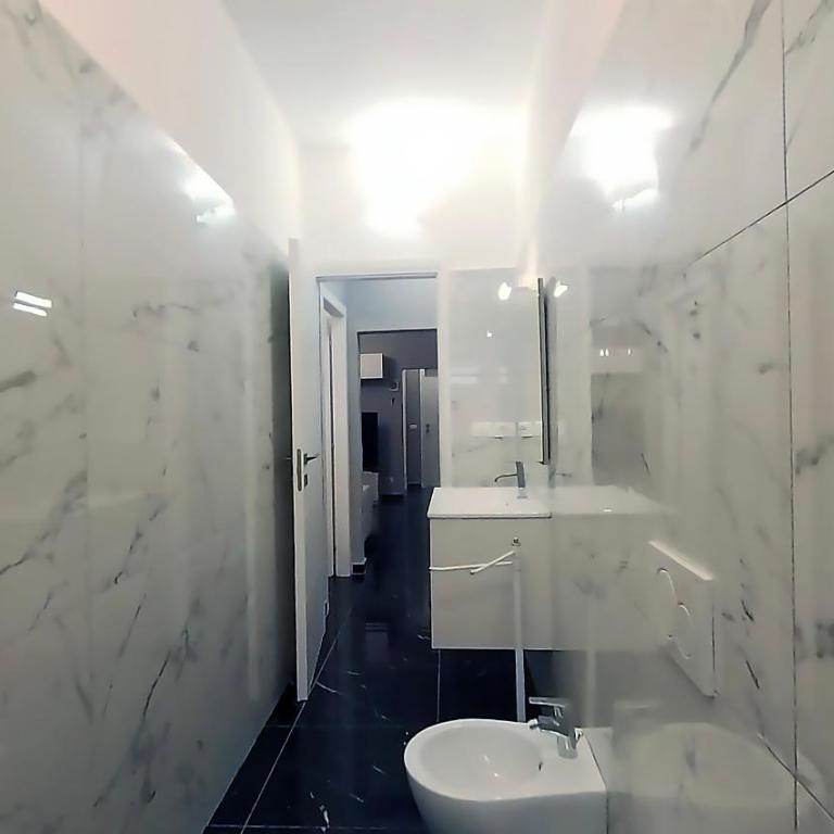 Tra centro e mare - Intero appartamento con parcheggio - Three-Bedroom Apartment - 7
