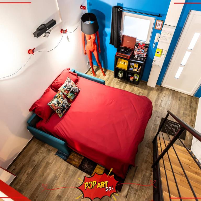 LOFT "POP ART 50's" - Cinéma rétroprojecteur - WIFI Fibre - Borne arcade 5000 jeux - Réalité virtuelle - 2 lits doubles -IDÉAL PROFESSIONNEL & FAMILLE à Saint Etienne - Apartment mit 1 Schlafzimmer - 18