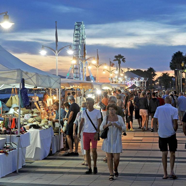 FREJUS PLAGE, 30 mètres de la plage, tout à pieds ! - Studio - 18