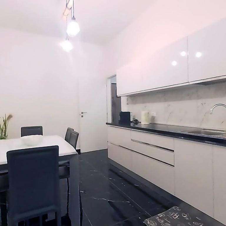 Tra centro e mare - Intero appartamento con parcheggio - Three-Bedroom Apartment - 10