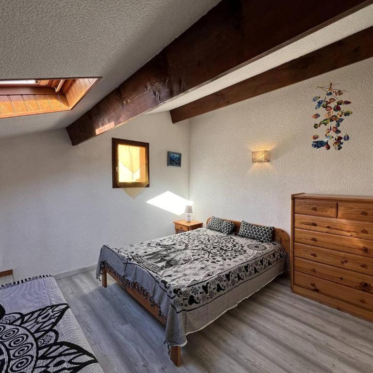 Villa T3 avec terrasse, 6 couchages, proche plage et commerces, quartier calme, parking privé - FR-1-81-365 - Villa - 8