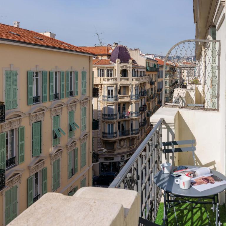 Hôtel Byakko Nice - Chambre Double Deluxe avec Balcon - 5