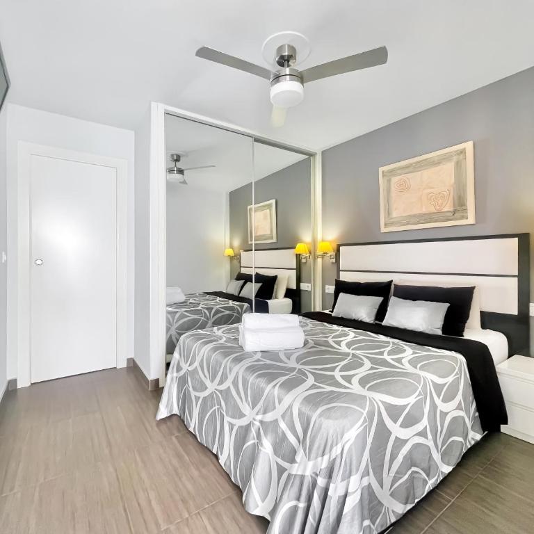 Sky 21-floor Frontline Levante Coblanca Apartment - Apartment - 8