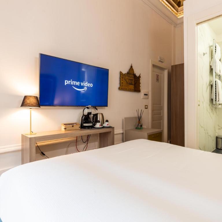 Cavour LR Collection - Camera Matrimoniale Deluxe con Balcone - 9
