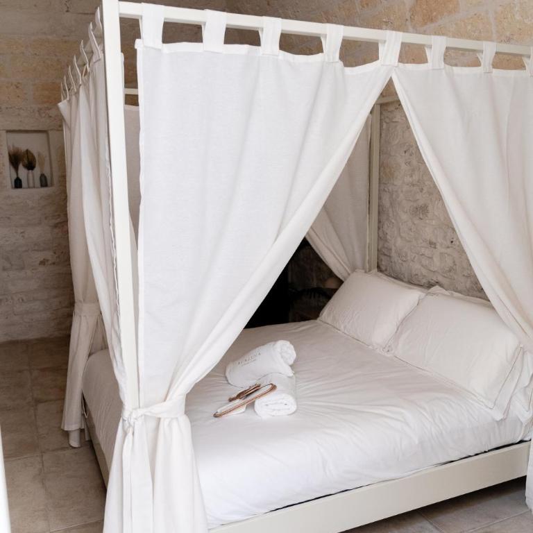 Aurluna Luxury Suites - Suite with Hot Tub - 5
