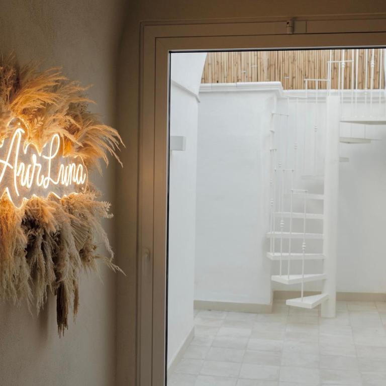 Aurluna Luxury Suites - Suite with Hot Tub - 13