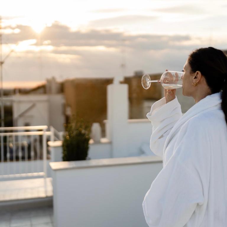 Aurluna Luxury Suites - Suite with Hot Tub - 21