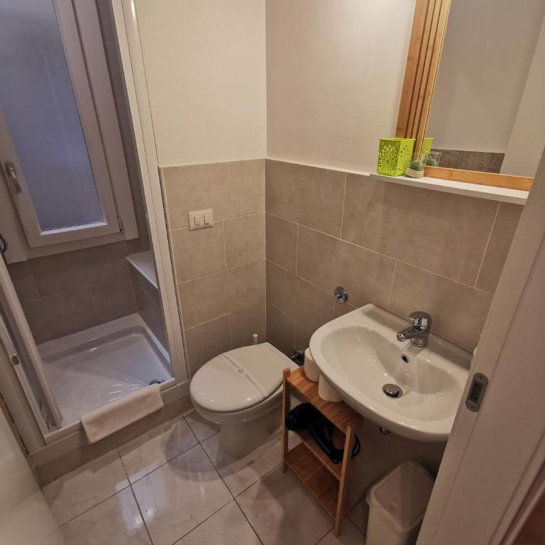 La Finestra Sul Mondo B&B - Camera Doppia con Letti Singoli con Bagno Privato Esterno - 3